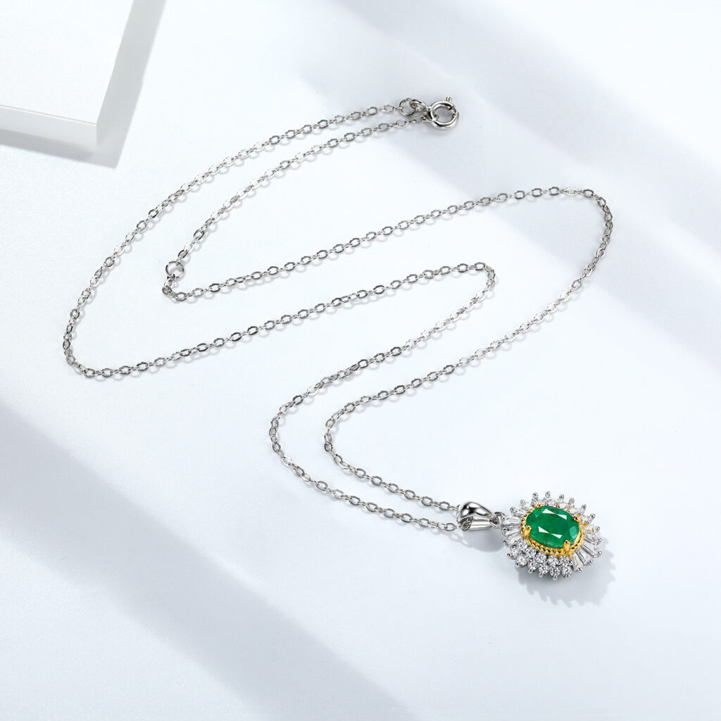 Natural Emerald Pendant Feminine Minority Design Jewelry S925 Silver Chain - Image 3