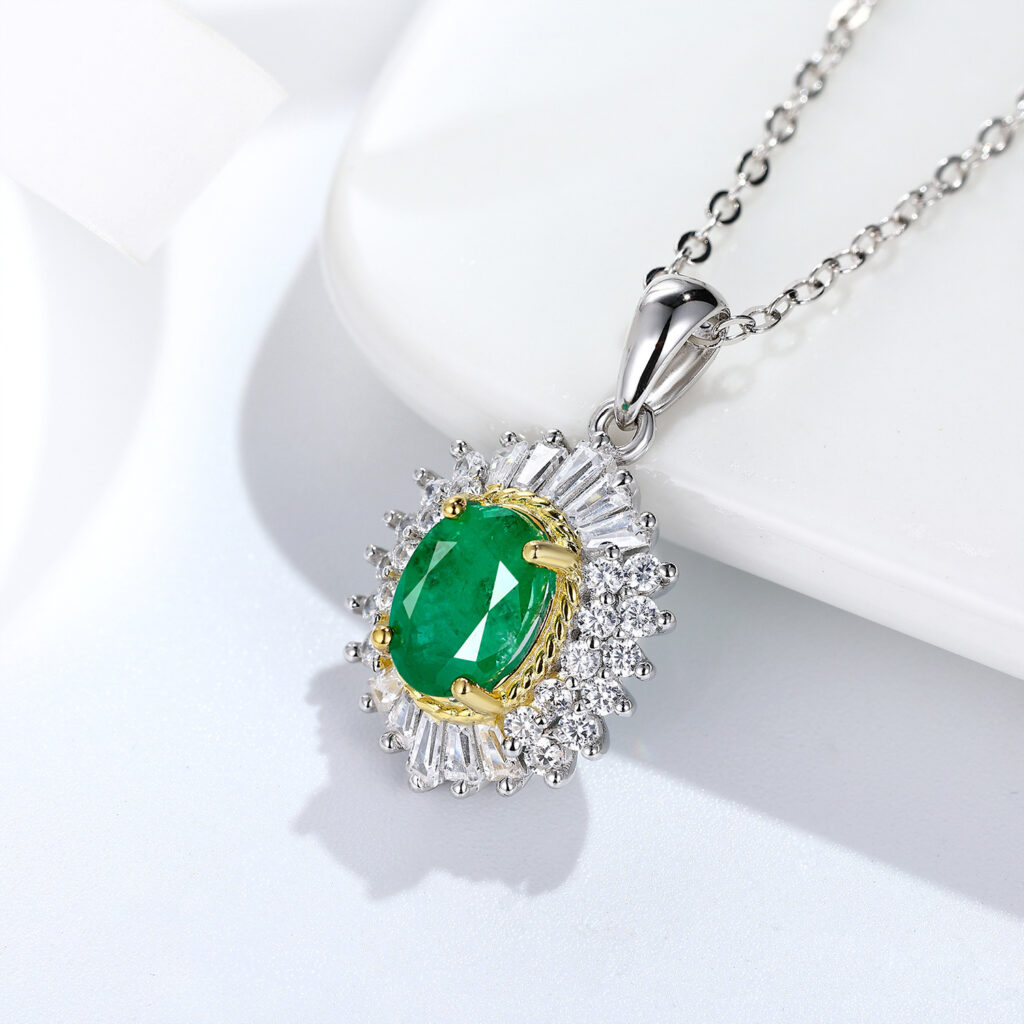 Natural Emerald Pendant Feminine Minority Design Jewelry S925 Silver Chain - Image 2